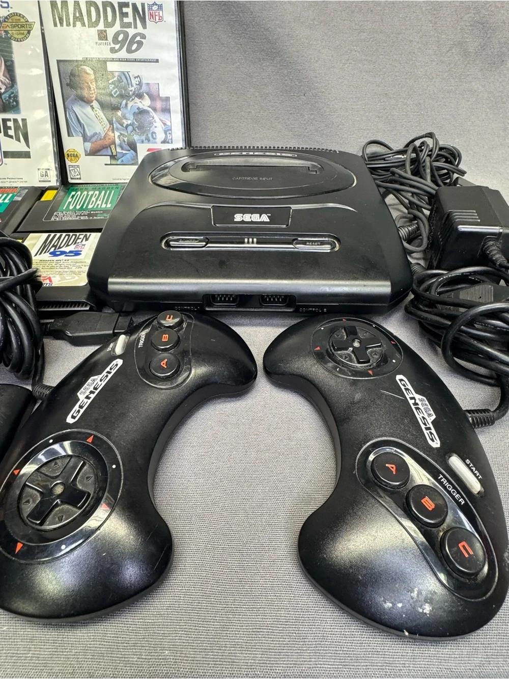 SEGA Genesis Model 2 MK-1631 Bundle: Console, 2 x Controllers, 7 Games Tested